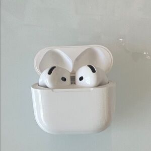 AirPod 4’s